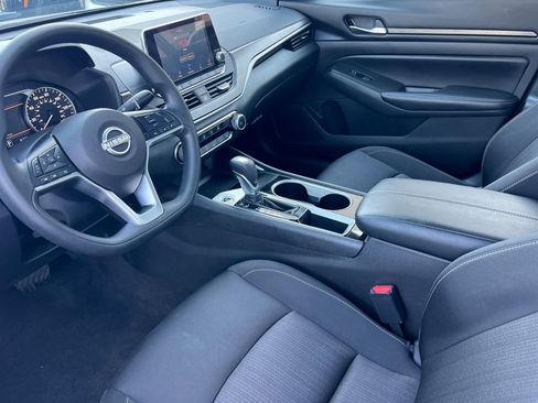Used 2024 Nissan Altima 2.5 SV image 10