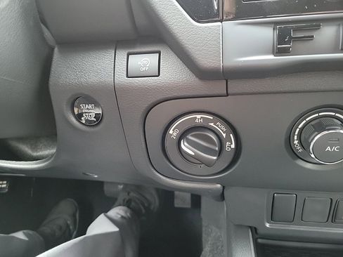 Used 2026 Nissan Frontier SV w/ Tow Package image 17