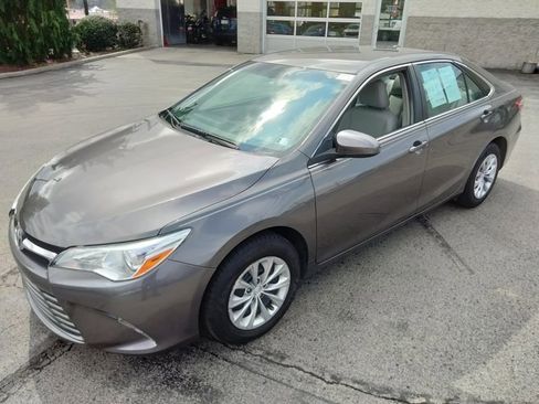 Used 2016 Toyota Camry LE image 10