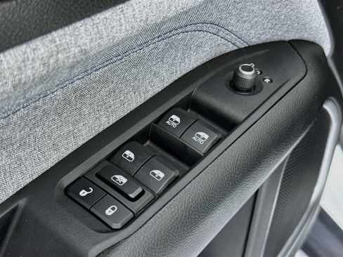 Used 2023 Jeep Compass Latitude AWD/4WD image 17