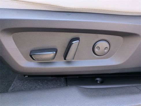 New 2025 Mitsubishi Outlander SE image 15