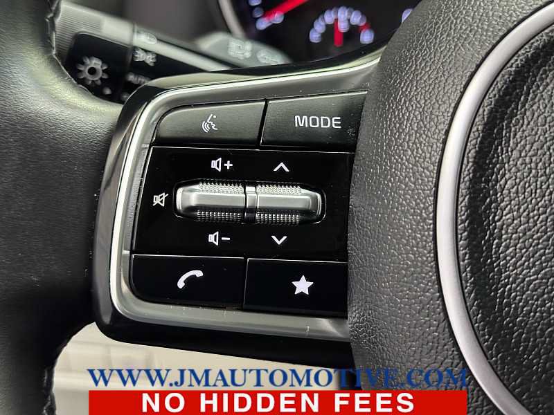 Used 2024 Kia Carnival LX FWD image 41