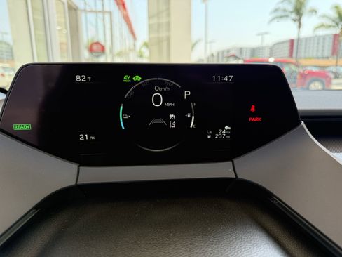 Certified 2025 Toyota Prius Plug-In Hybrid image 8