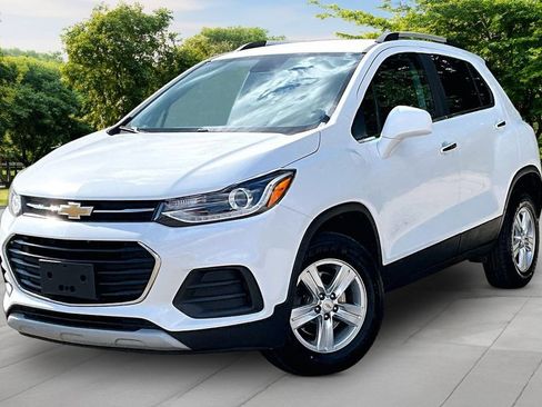 Used 2020 Chevrolet Trax LT w/ Driver Confidence Package AWD/4WD image 11
