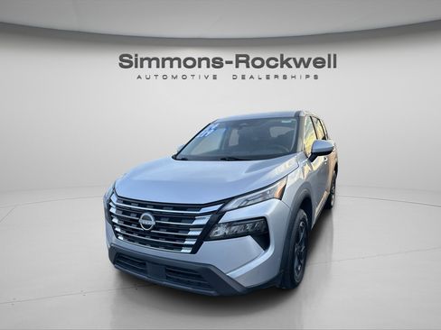 Used 2024 Nissan Rogue SV AWD/4WD image 7