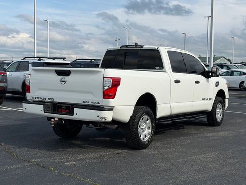Used 2022 Nissan Titan SV AWD/4WD image 5