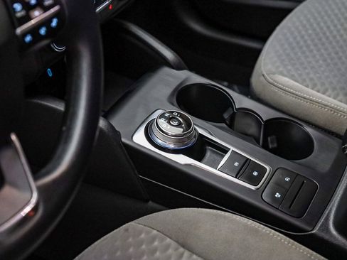 Used 2020 Ford Escape SE image 23