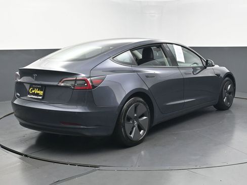 Used 2022 Tesla Model 3 Standard Range image 4