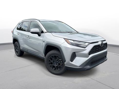 Certified 2022 Toyota RAV4 XLE FWD image 4