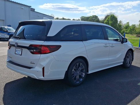 New 2026 Honda Odyssey Touring image 3