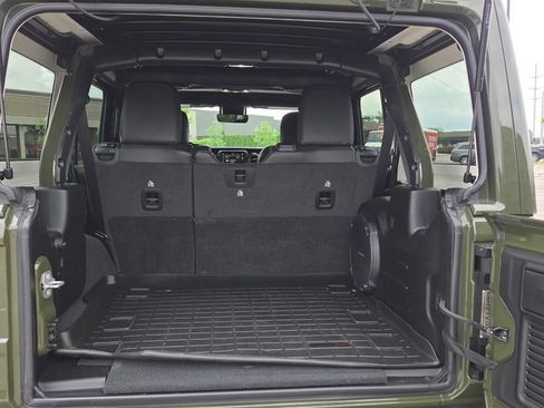Used 2022 Jeep Wrangler Unlimited Rubicon w/ Trailer Tow Package AWD/4WD image 12