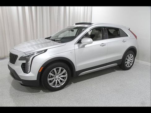 Used 2019 Cadillac XT4 Premium Luxury w/ Cold Weather Package AWD/4WD image 3