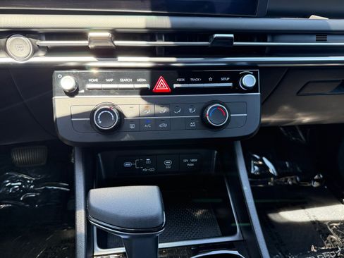 Certified 2025 Hyundai Santa Cruz SE FWD image 13
