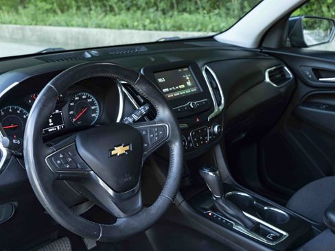 Used 2018 Chevrolet Equinox LT FWD image 16