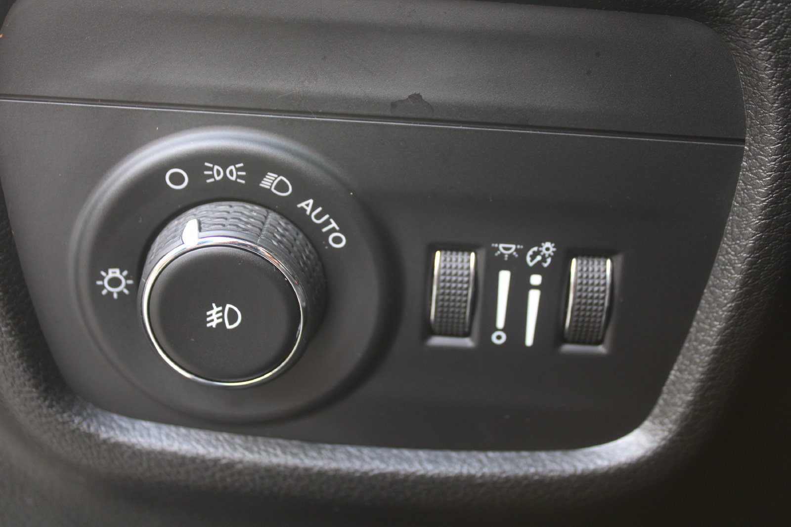 Used 2022 Jeep Grand Cherokee L Limited RWD image 27
