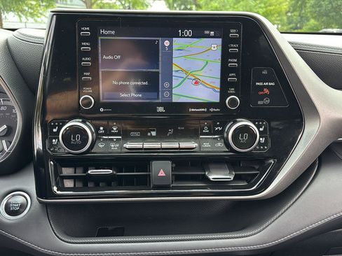 Used 2021 Toyota Highlander Limited AWD/4WD image 30