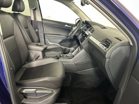 Used 2021 Volkswagen Tiguan SE w/ Panoramic Sunroof Package AWD/4WD image 28
