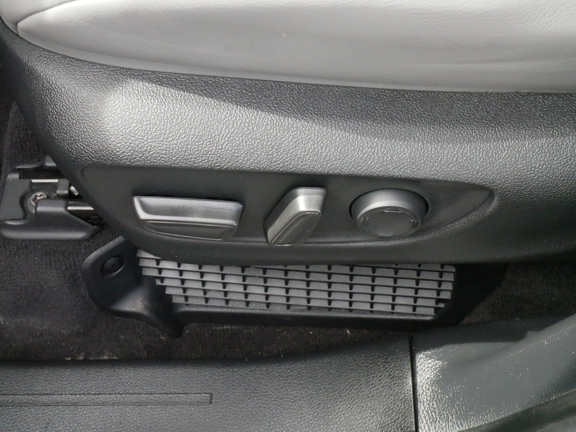 Certified 2025 Toyota Sienna XLE w/ XLE Plus Package AWD/4WD image 20