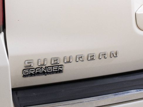 Used 2015 Chevrolet Suburban LTZ RWD image 18