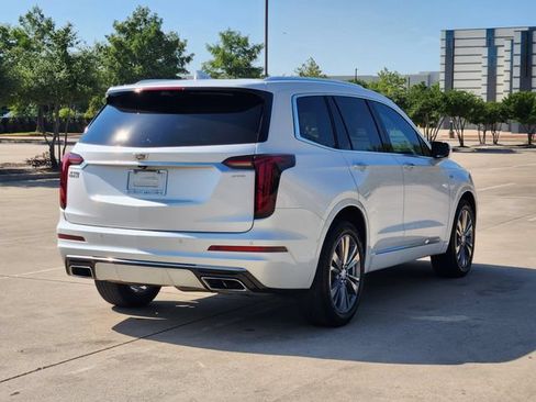Used 2022 Cadillac XT6 Premium Luxury w/ Technology Package FWD image 5