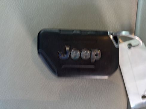 Used 2023 Jeep Gladiator Mojave w/ Cold Weather Group AWD/4WD image 34