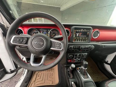 Used 2023 Jeep Gladiator Rubicon w/ Cold Weather Group image 13