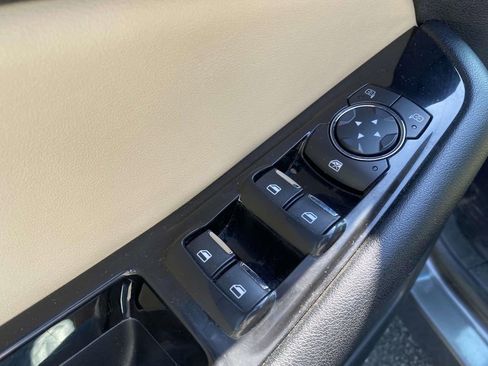 Used 2017 Ford Edge SEL w/ Equipment Group 201A AWD/4WD image 18