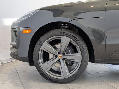 Used 2025 Porsche Macan image 11
