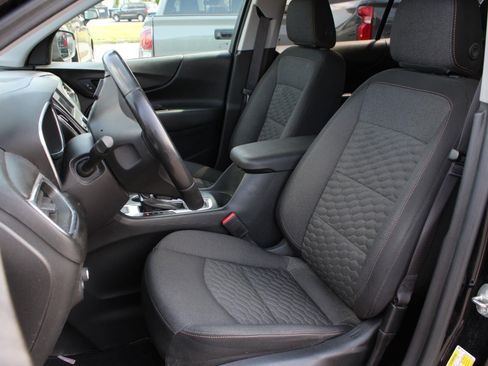 Used 2020 Chevrolet Equinox LT w/ Driver Convenience Package AWD/4WD image 17