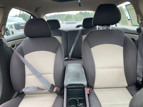 Used 2011 Chevrolet Malibu LS image 29