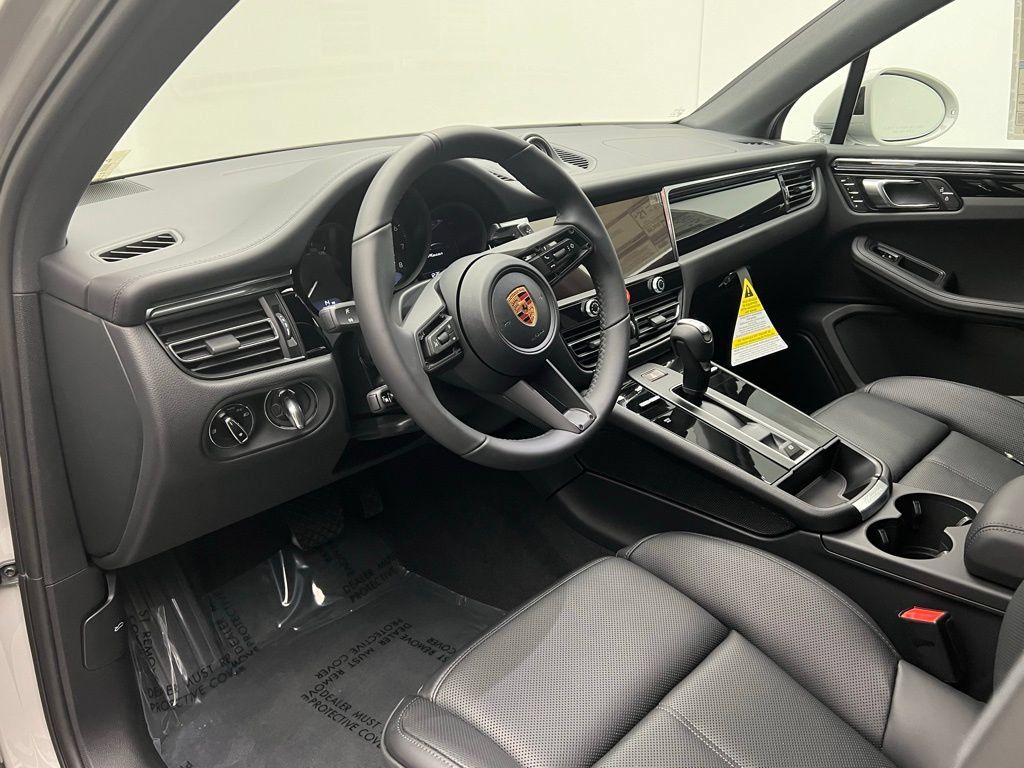 Used 2026 Porsche Macan AWD/4WD image 4