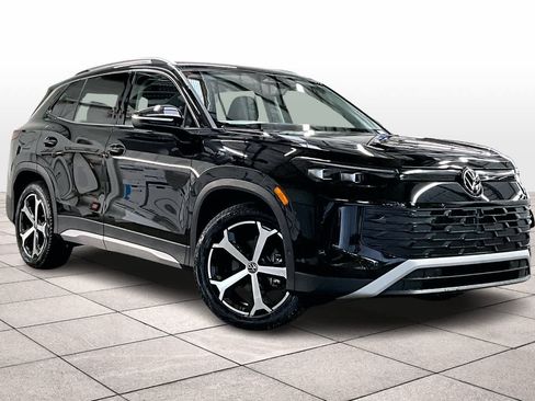 New 2026 Volkswagen Tiguan SE image 2