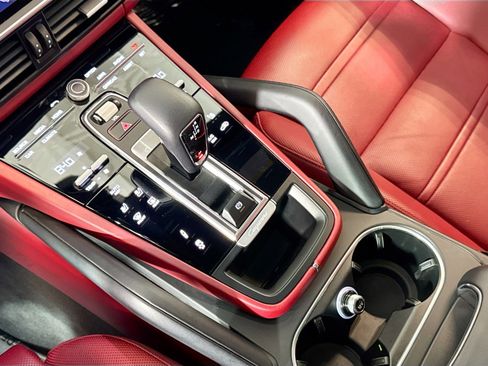 Used 2022 Porsche Cayenne S image 19