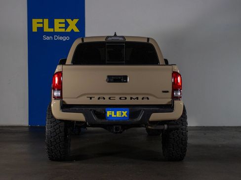 Used 2019 Toyota Tacoma TRD Off-Road AWD/4WD image 4