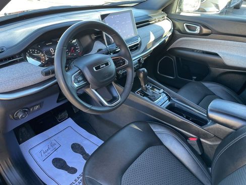 Used 2024 Jeep Compass Latitude image 4