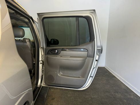 Used 2004 GMC Envoy XUV SLE w/ 1SB Preferred Equipment Group AWD/4WD image 29