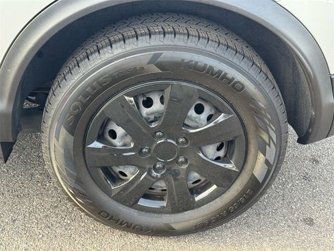 Used 2019 Nissan Rogue Sport S image 9