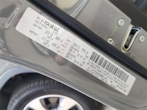 Used 2019 Jeep Cherokee Limited w/ Luxury Group image 33