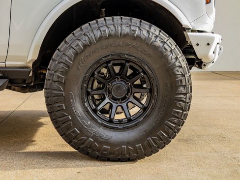 Used 2024 Ford Bronco Badlands image 12