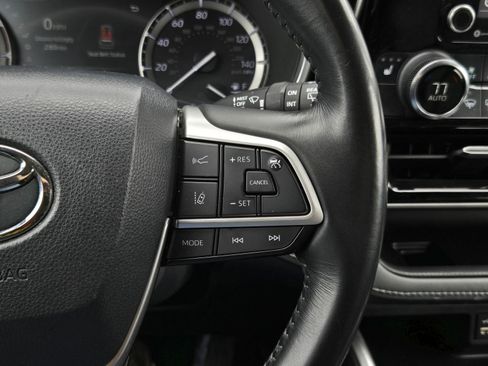 Certified 2022 Toyota Highlander XLE image 23