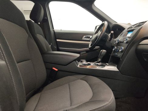 Used 2018 Ford Explorer XLT AWD/4WD image 21