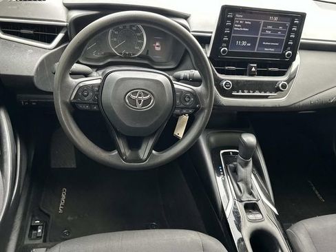 Used 2020 Toyota Corolla LE image 18