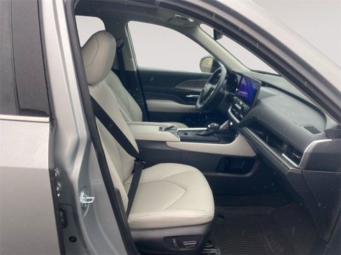 Used 2024 Toyota Grand Highlander XLE image 15