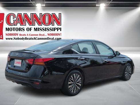 Used 2024 Nissan Altima 2.5 SV FWD image 5