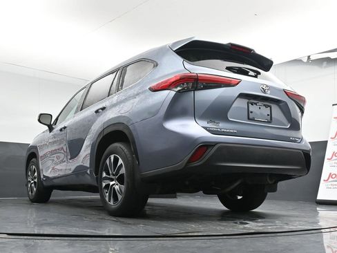 Used 2022 Toyota Highlander XLE image 38