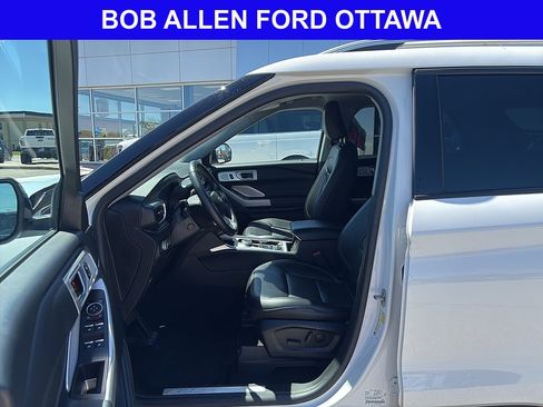 Used 2023 Ford Explorer Limited w/ Limited Technology Package AWD/4WD image 10