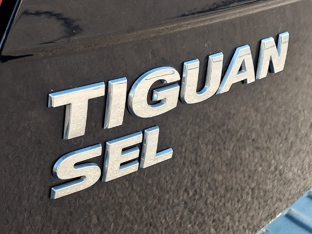 Used 2021 Volkswagen Tiguan SEL AWD/4WD image 31