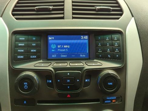 Used 2015 Ford Explorer XLT image 17