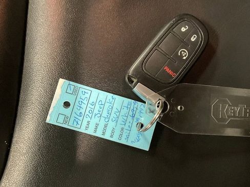 Used 2016 Jeep Cherokee Limited FWD image 35