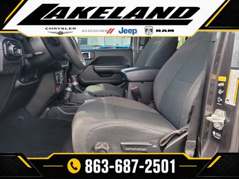 Used 2024 Jeep Gladiator Rubicon w/ Technology Group AWD/4WD image 17